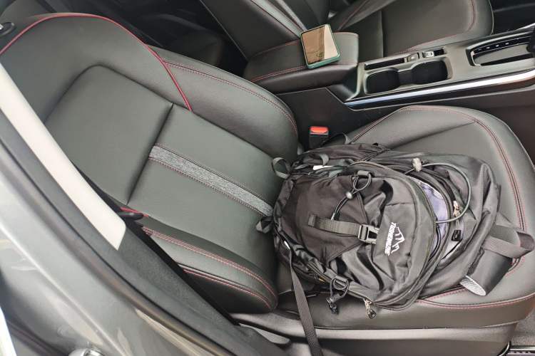 Used Chevrolet Trax 2022 Encore RS 1.5T CVT CoolPro Right Front Seat