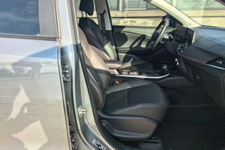 Used Chevrolet Trax 2022 Encore RS 1.5T CVT CoolPro Right Front Seat