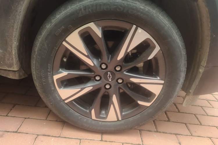 Used Chevrolet Trax 2022 Encore RS 1.5T CVT CoolPro Right Front Wheel Hub