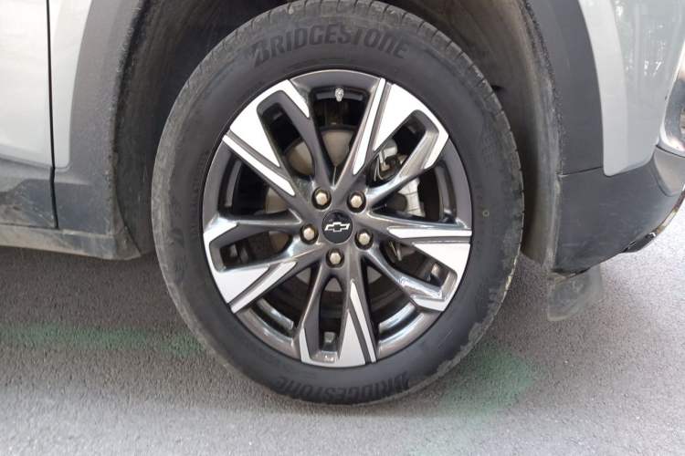 Used Chevrolet Trax 2022 Encore RS 1.5T CVT CoolPro Right Front Wheel Hub