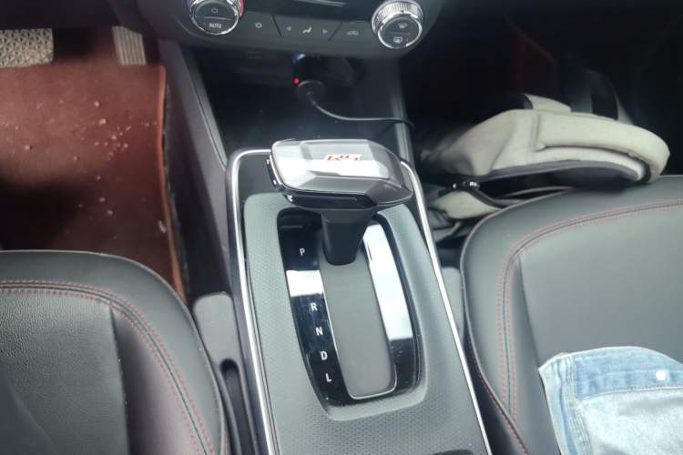 Used Chevrolet Trax 2022 Encore RS 1.5T CVT CoolPro Gear Lever
