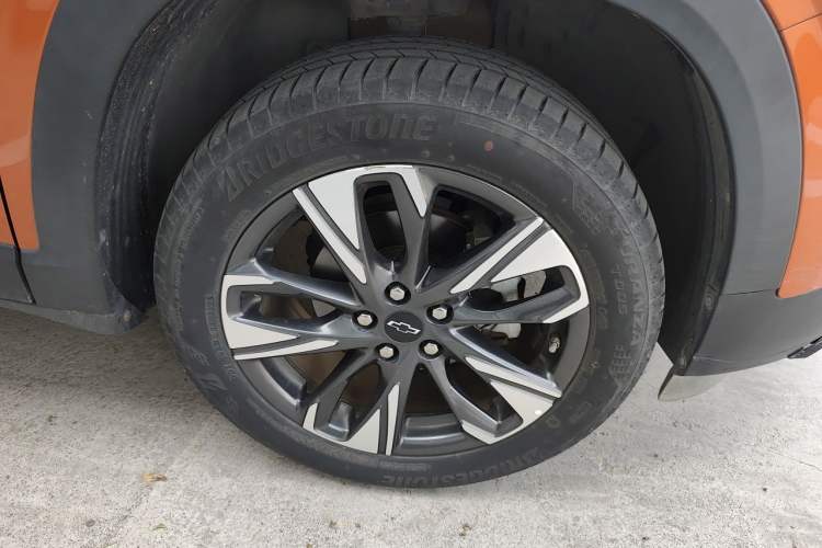 Used Chevrolet Trax 2022 Encore RS 1.5T CVT CoolMAX Right Front Wheel Hub