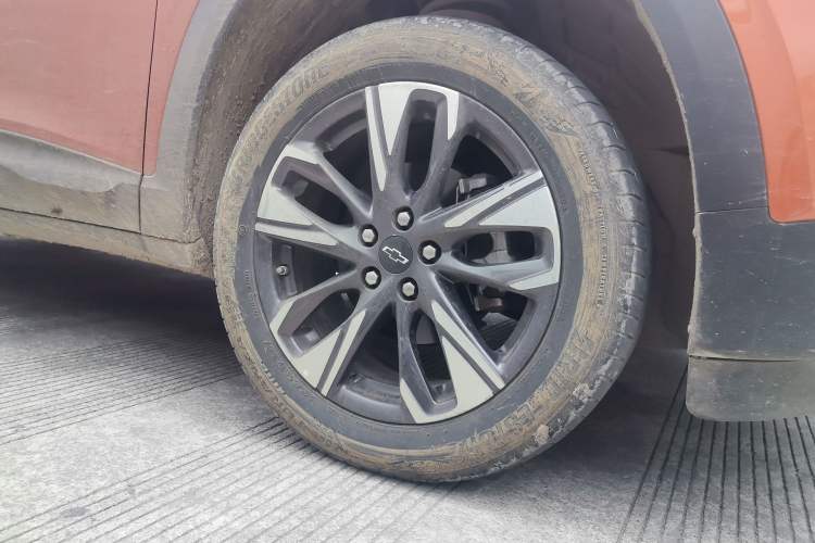 Used Chevrolet Trax 2022 Encore RS 1.5T CVT CoolPro Right Front Wheel Hub
