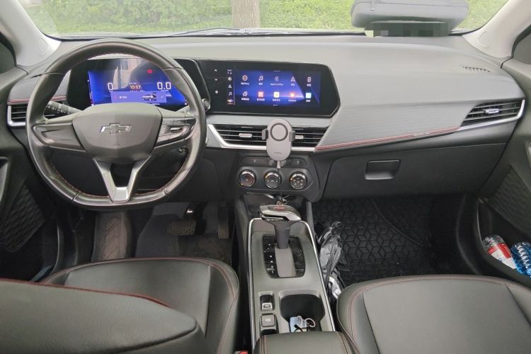 Used Chevrolet Trax 2022 Encore RS 1.5T CVT Cool Center Console