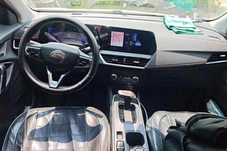 Used Chevrolet Trax 2022 Encore RS 1.5T CVT CoolPro Center Console