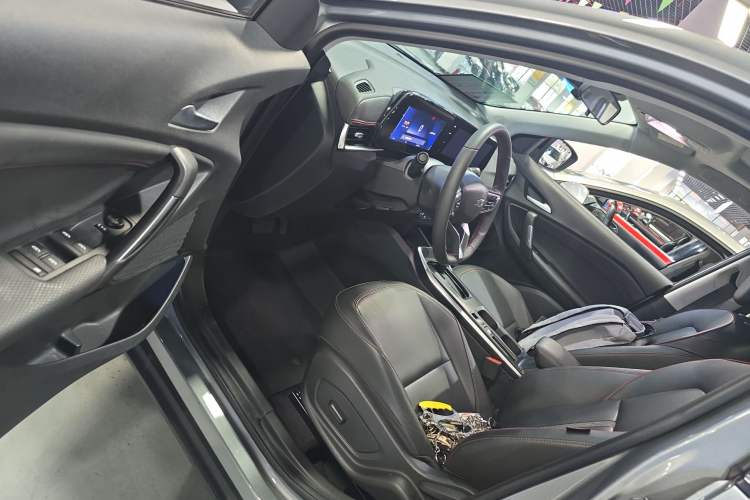 Used Chevrolet Trax 2022 Encore RS 1.5T CVT CoolPro Driver Seat
