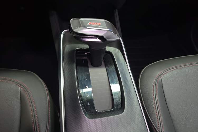 Used Chevrolet Trax 2022 Encore RS 1.5T CVT CoolPro Gear Lever