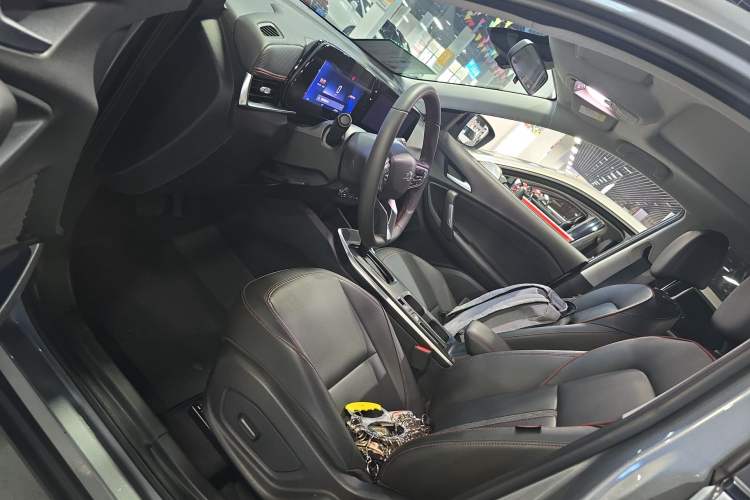 Used Chevrolet Trax 2022 Encore RS 1.5T CVT CoolPro Left Front Seat