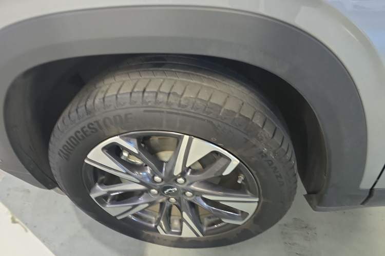 Used Chevrolet Trax 2022 Encore RS 1.5T CVT CoolPro Left Front Wheel Hub
