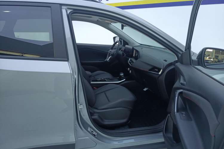 Used Chevrolet Trax 2022 Encore RS 1.5T CVT CoolPro Right Front Seat