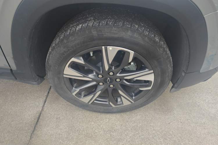 Used Chevrolet Trax 2022 Encore RS 1.5T CVT CoolPro Right Front Wheel Hub