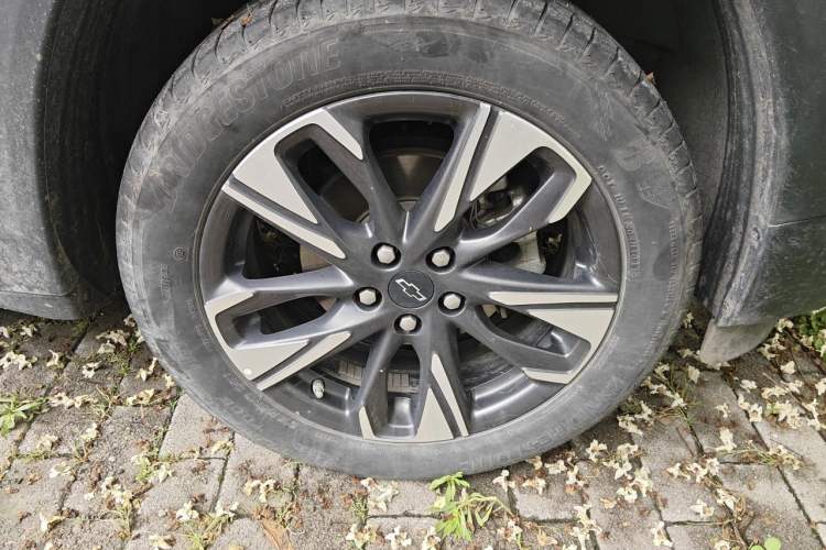 Used Chevrolet Trax 2022 Encore RS 1.5T CVT Cool Right Front Wheel Hub