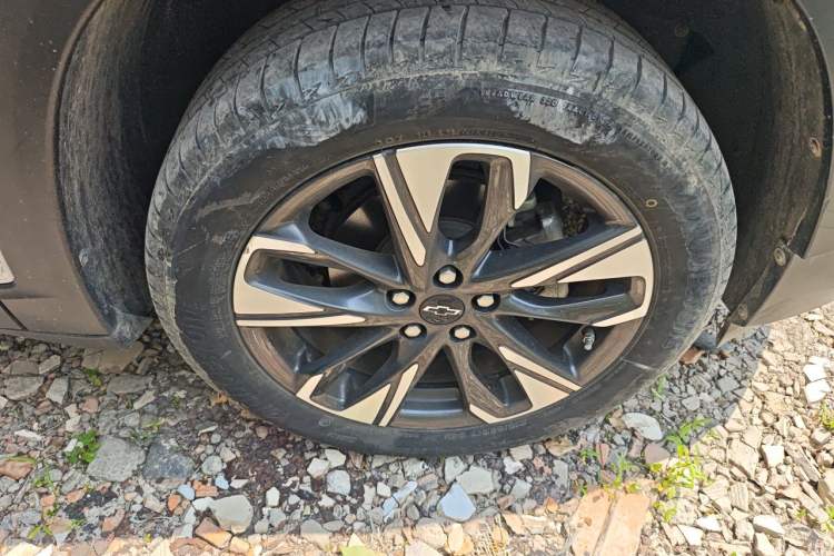 Used Chevrolet Trax 2022 Encore RS 1.5T CVT CoolPro Right Front Wheel Hub