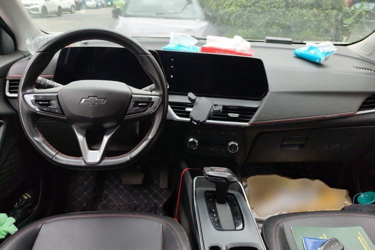 Used Chevrolet Trax 2022 Encore RS 1.5T CVT CoolMAX Center Console