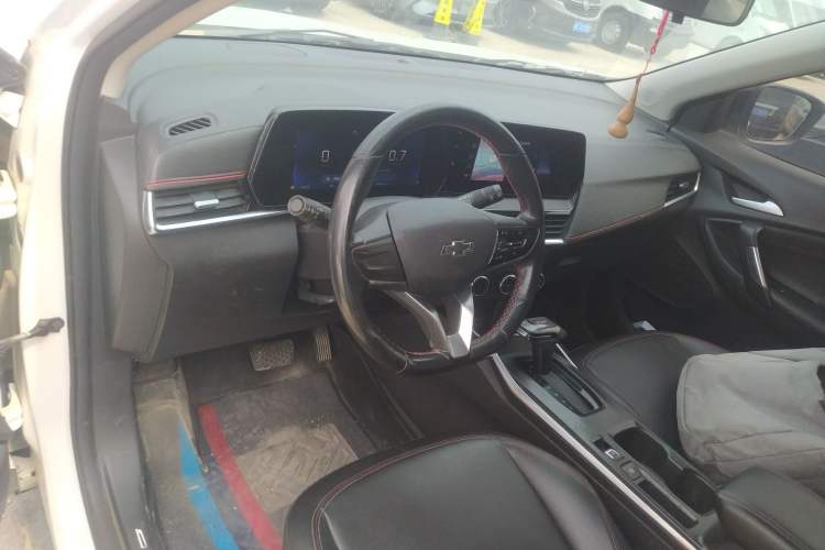 Used Chevrolet Trax 2022 Encore RS 1.5T CVT Cool Center Console