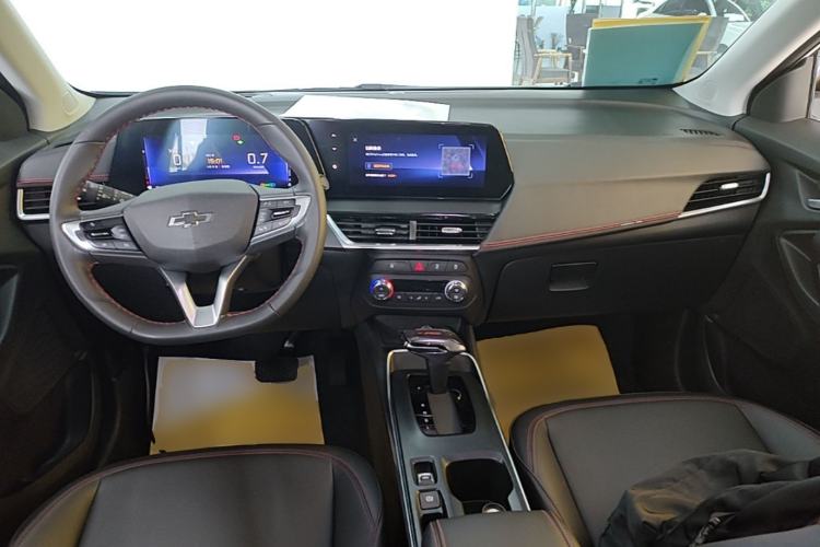 Used Chevrolet Trax 2022 Encore RS 1.5T CVT CoolMAX Center Console