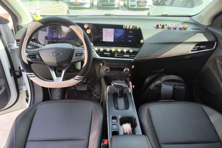 Used Chevrolet Trax 2022 Encore RS 1.5T CVT CoolPro Center Console