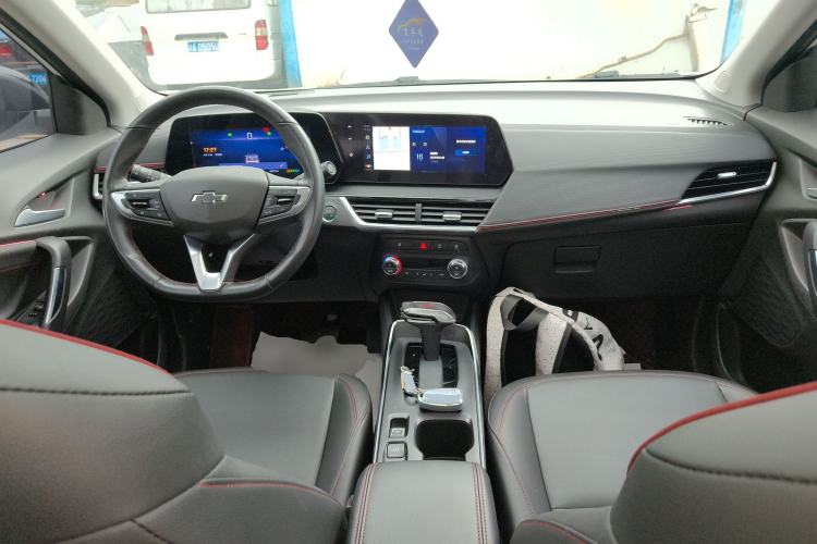 Used Chevrolet Trax 2022 Encore RS 1.5T CVT CoolPro Center Console