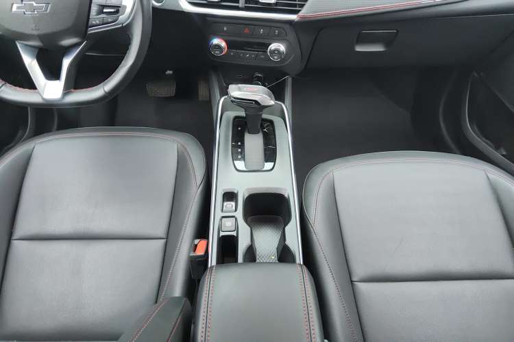 Used Chevrolet Trax 2022 Encore RS 1.5T CVT CoolPro Gear Lever