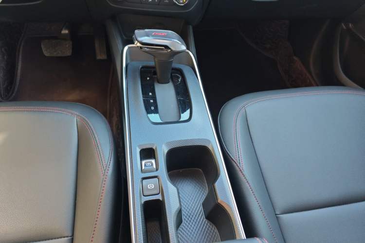 Used Chevrolet Trax 2022 Encore RS 1.5T CVT CoolPro Gear Lever