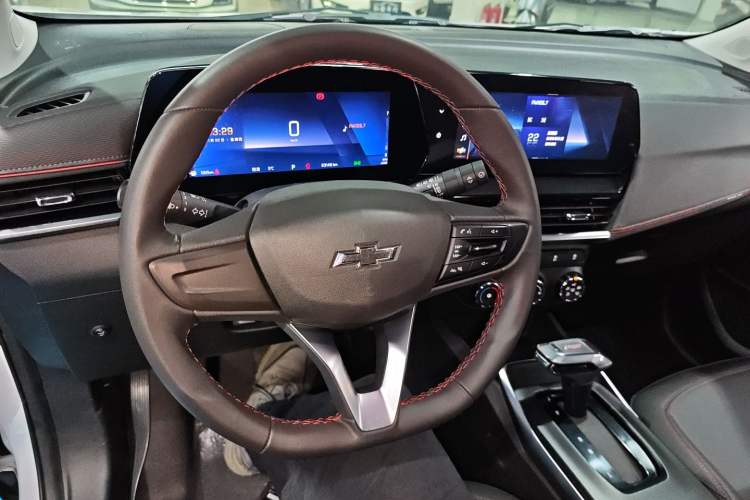Used Chevrolet Trax 2022 Encore RS 1.5T CVT Cool Interior 2