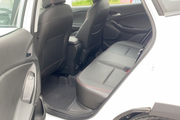 Used Chevrolet Trax 2022 Encore RS 1.5T CVT CoolMAX Interior 4