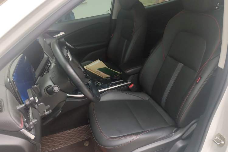 Used Chevrolet Trax 2022 Encore RS 1.5T CVT CoolMAX Left Front Seat