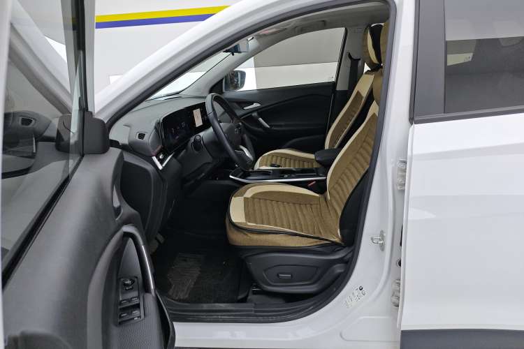 Used Chevrolet Trax 2022 Encore RS 1.5T CVT CoolPro Left Front Seat