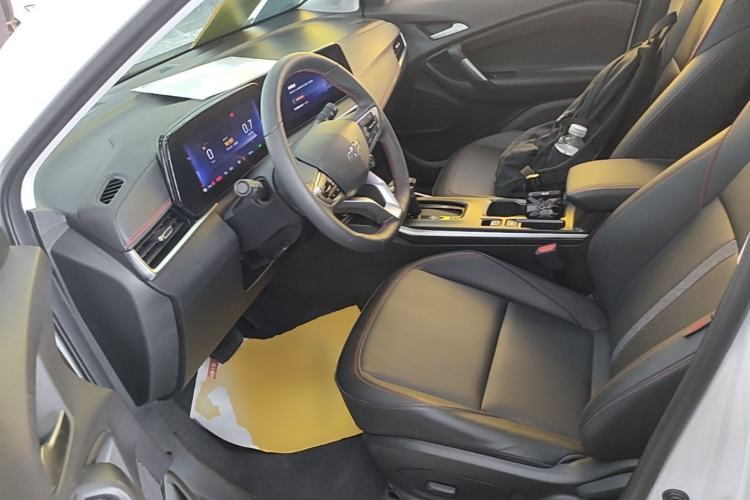 Used Chevrolet Trax 2022 Encore RS 1.5T CVT CoolMAX Left Front Seat