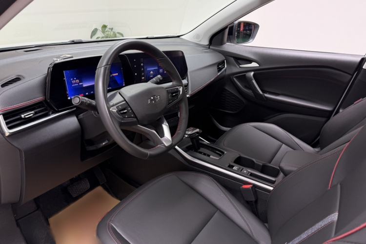 Used Chevrolet Trax 2022 Encore RS 1.5T CVT CoolPro Left Front Seat