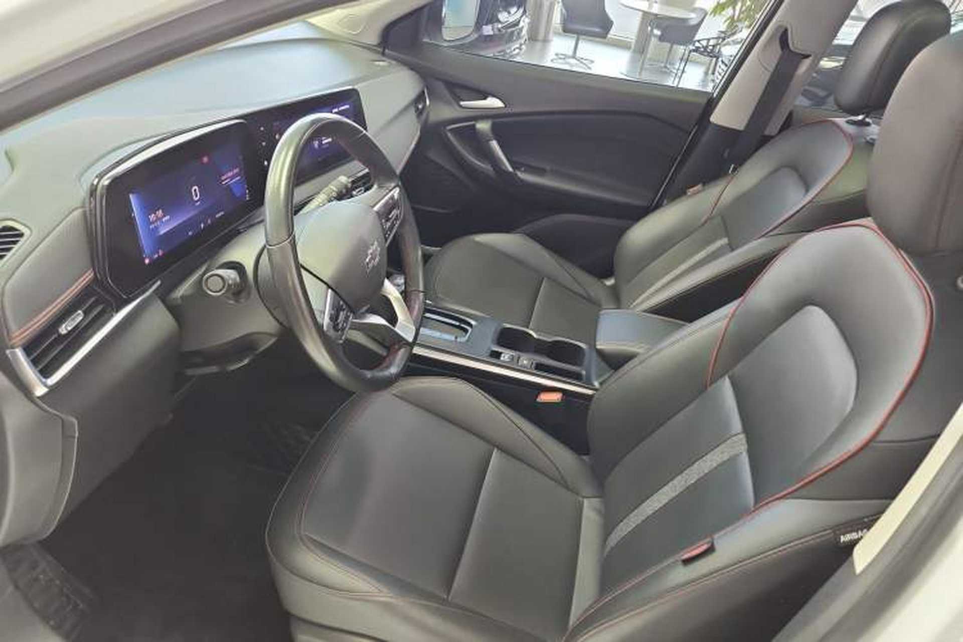 Used Chevrolet Trax 2022 Encore RS 1.5T CVT CoolMAX Left Front Seat