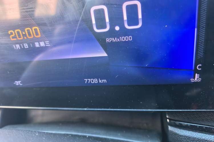 Used Chevrolet Trax 2022 Encore RS 1.5T CVT Cool Odometer Close Up