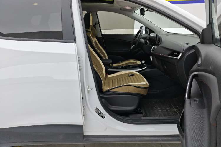 Used Chevrolet Trax 2022 Encore RS 1.5T CVT CoolPro Right Front Seat