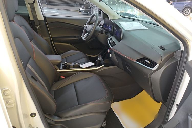 Used Chevrolet Trax 2022 Encore RS 1.5T CVT CoolMAX Right Front Seat