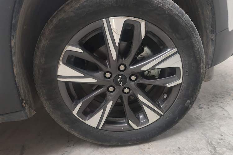 Used Chevrolet Trax 2022 Encore RS 1.5T CVT CoolMAX Right Front Wheel Hub