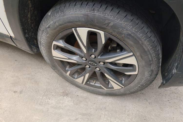 Used Chevrolet Trax 2022 Encore RS 1.5T CVT CoolMAX Right Front Wheel Hub