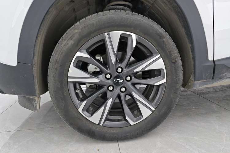 Used Chevrolet Trax 2022 Encore RS 1.5T CVT CoolPro Right Front Wheel Hub