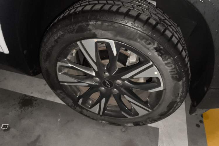 Used Chevrolet Trax 2022 Encore RS 1.5T CVT CoolMAX Right Front Wheel Hub