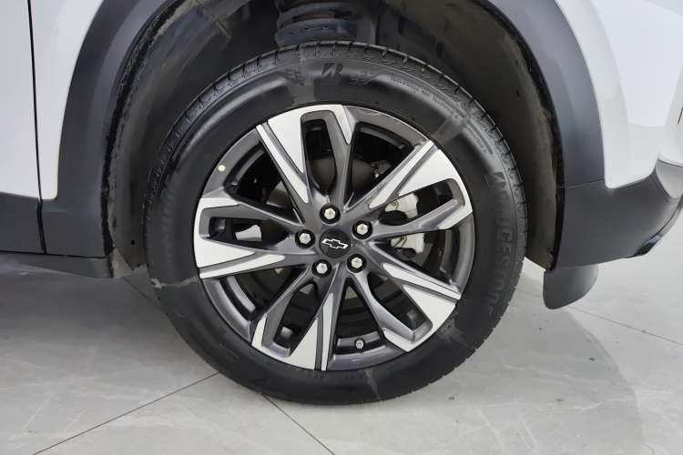 Used Chevrolet Trax 2022 Encore RS 1.5T CVT CoolPro Right Front Wheel Hub