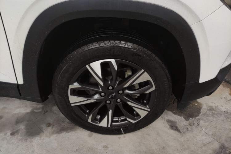 Used Chevrolet Trax 2022 Encore RS 1.5T CVT CoolMAX Right Front Wheel Hub