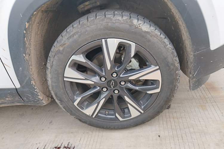 Used Chevrolet Trax 2022 Encore RS 1.5T CVT CoolPro Right Front Wheel Hub