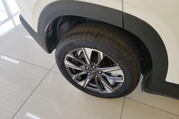 Used Chevrolet Trax 2022 Encore RS 1.5T CVT CoolMAX Right Rear Wheel Hub