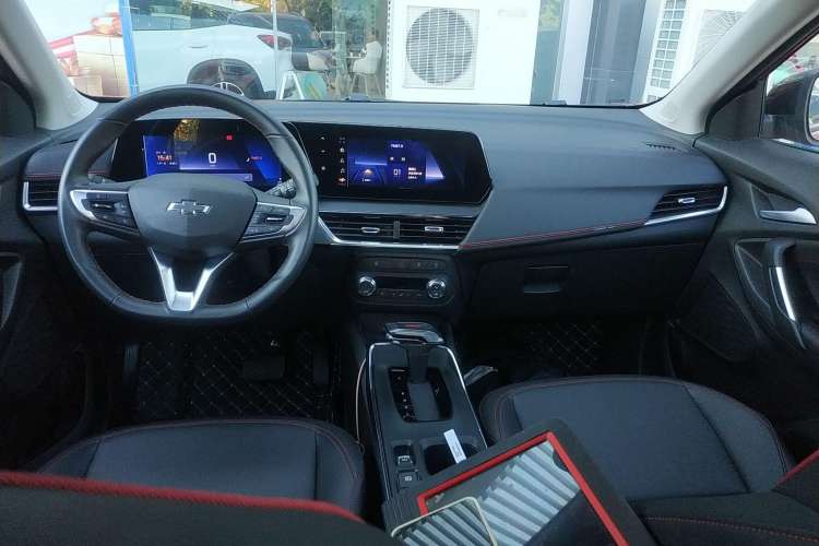 Used Chevrolet Trax 2022 Encore RS 1.5T CVT CoolMAX Center Console