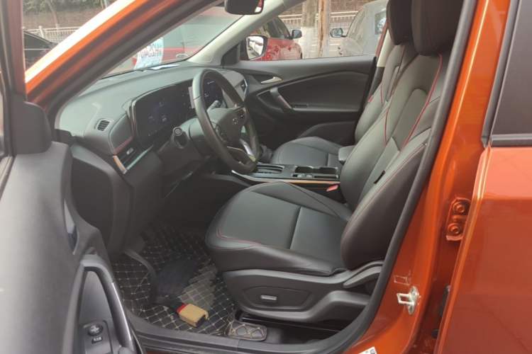 Used Chevrolet Trax 2022 Encore RS 1.5T CVT CoolPro Left Front Seat