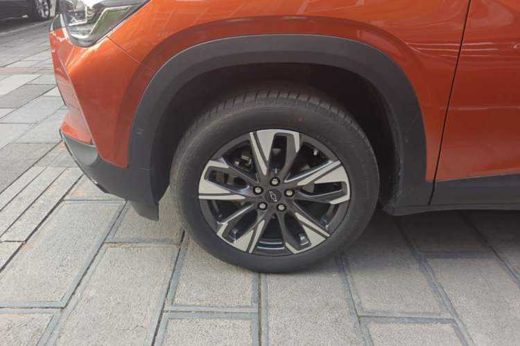 Used Chevrolet Trax 2022 Encore RS 1.5T CVT CoolPro Left Front Wheel Hub