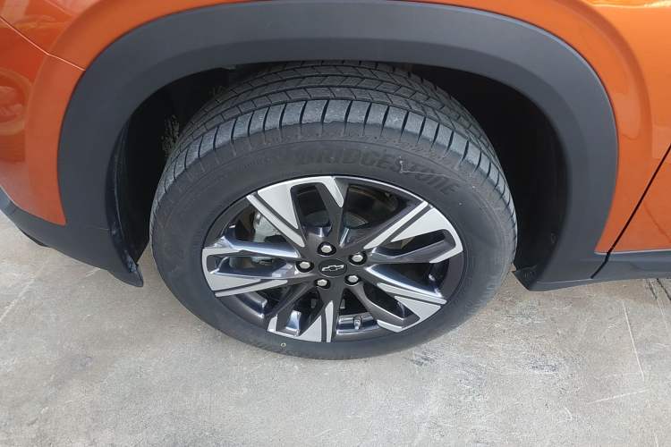 Used Chevrolet Trax 2022 Encore RS 1.5T CVT CoolMAX Left Front Wheel Hub