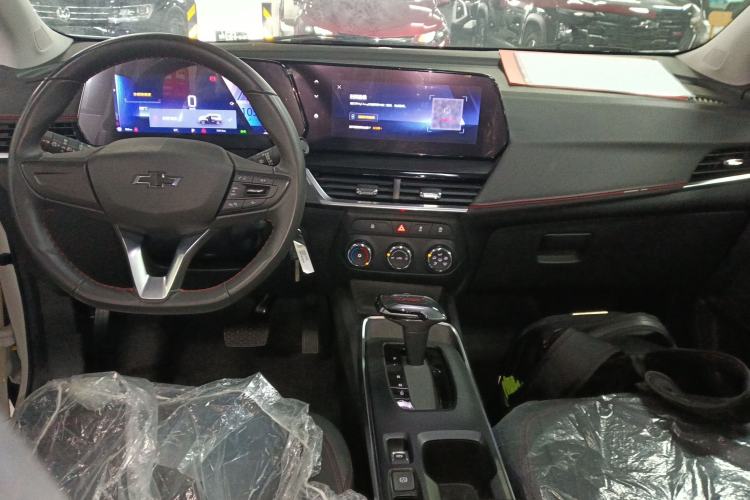 Used Chevrolet Trax 2023 Encore RS 1.5T CVT Cool Center Console