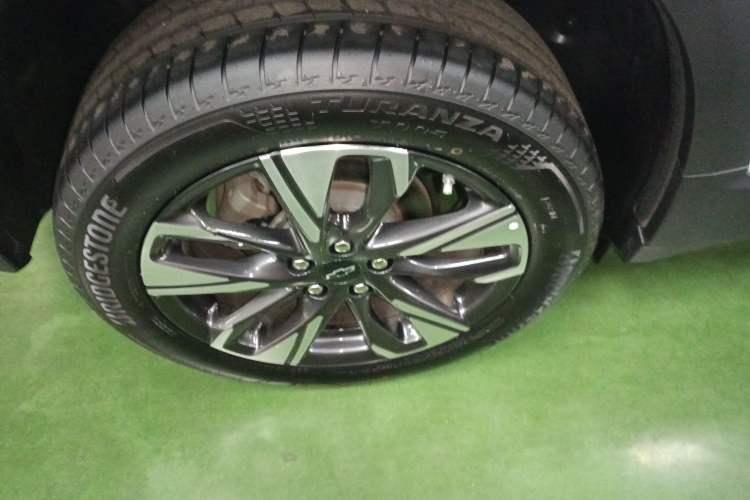 Used Chevrolet Trax 2023 Encore RS 1.5T CVT Cool Right Rear Wheel Hub