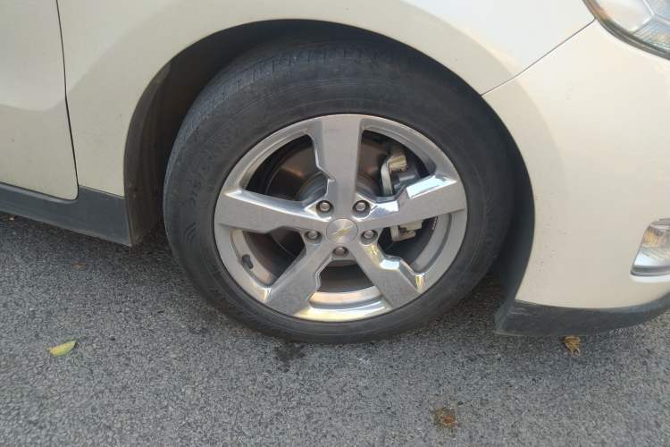 Used Chevrolet Volt 2012 Standard Model Right Front Wheel Hub