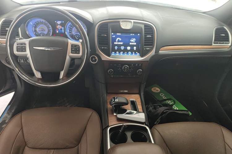 Used Chrysler 300C 2014 3.0L Excellence Edition Center Console